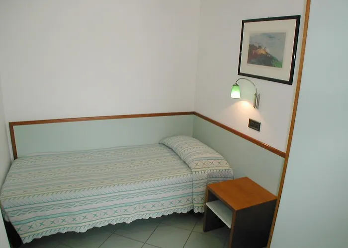 מלון דירות Mediterraneo 3*