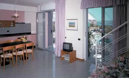 מלון דירות Mediterraneo 3*