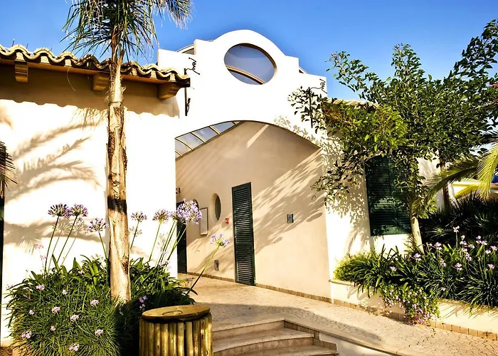 מלון דירות Mediterraneo 3*